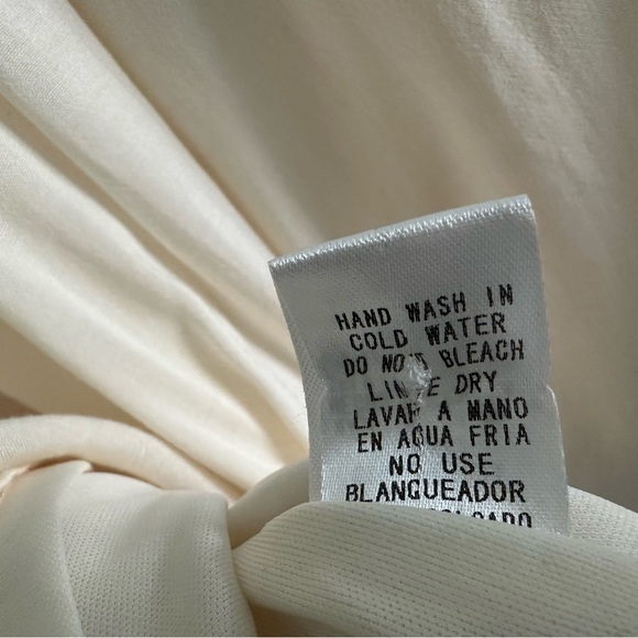 Cream and red dress - Picture 5 of 5